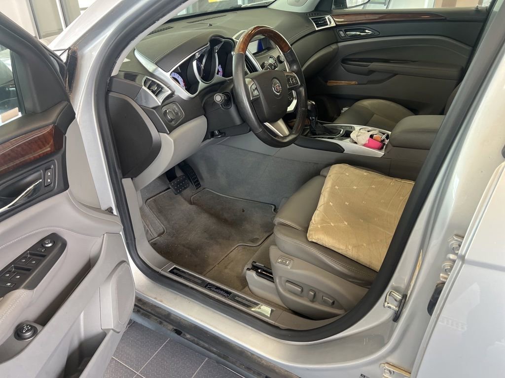 Used 2012 RADIANT SILVER METALLIC Cadillac Luxury Collection image 8