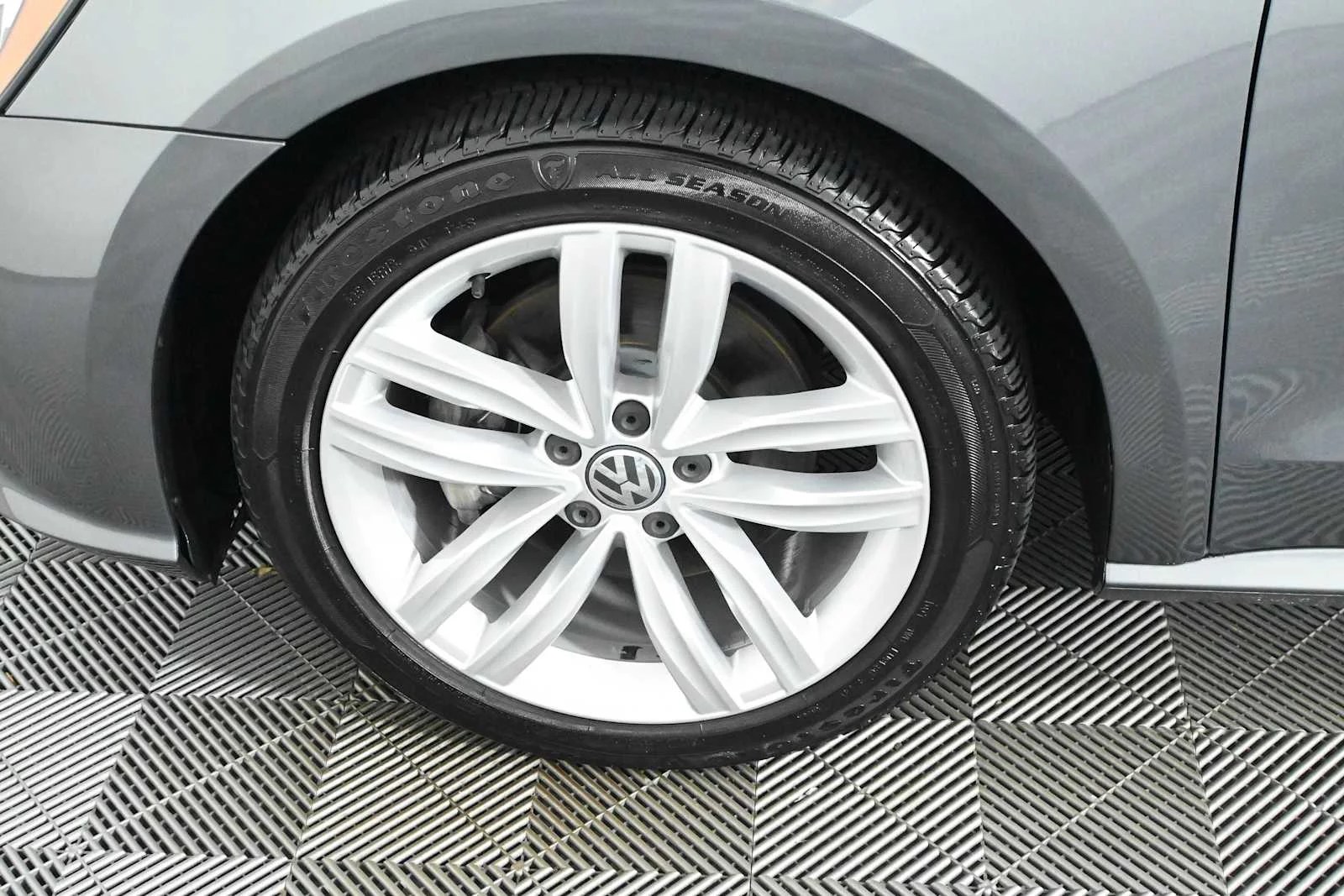 Used 2019 Platinum Gray Metallic Volkswagen 2.0T Wolfsburg Edition image 27