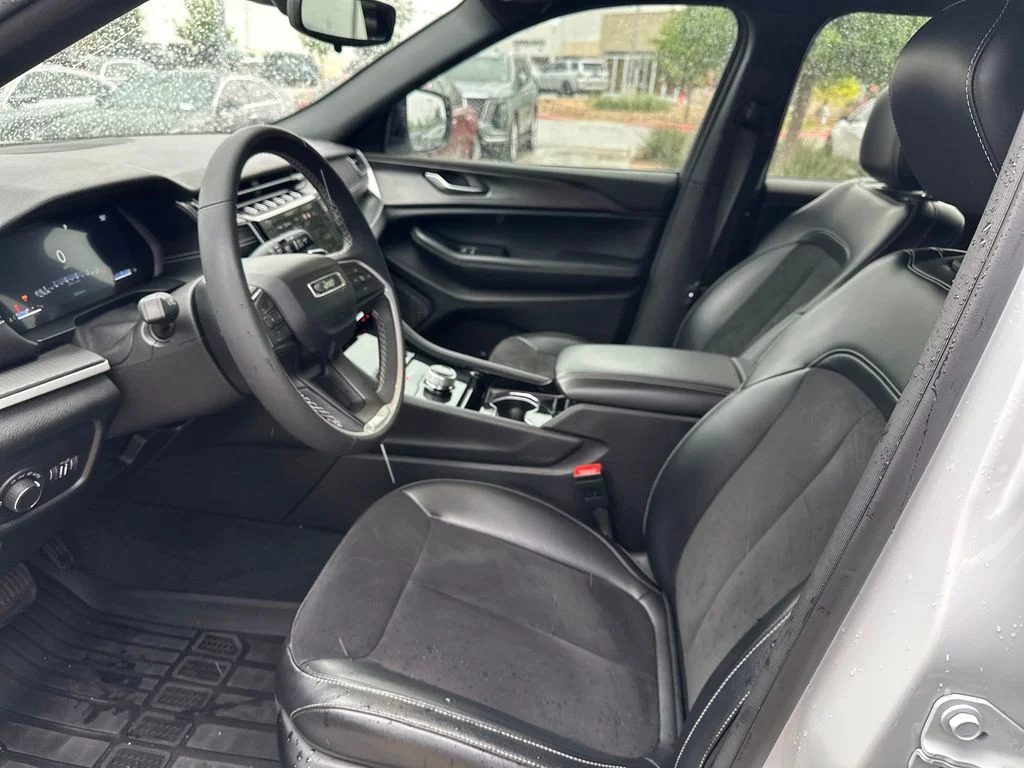 Used 2023 White Jeep Altitude image 17