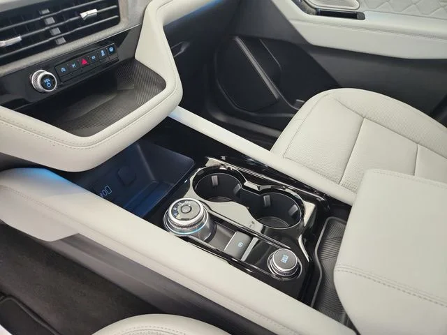 New 2026 Star White Metallic Tri-Coat Ford Platinum™ image 49