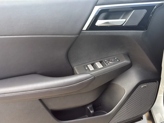 New 2026 Silver Mitsubishi SE S-AWC image 24