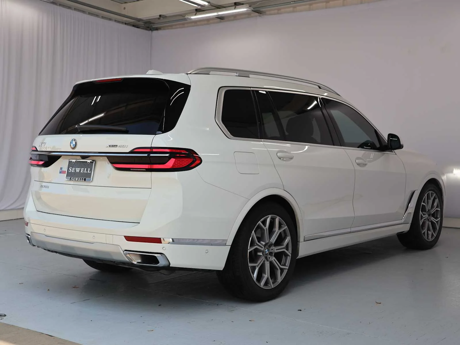 Certified Used 2024 Alpine White BMW xDrive40i image 9