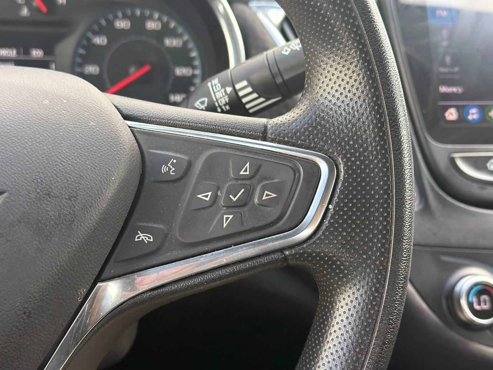 Used 2020 SILVER ICE METALLIC Chevrolet LT image 27