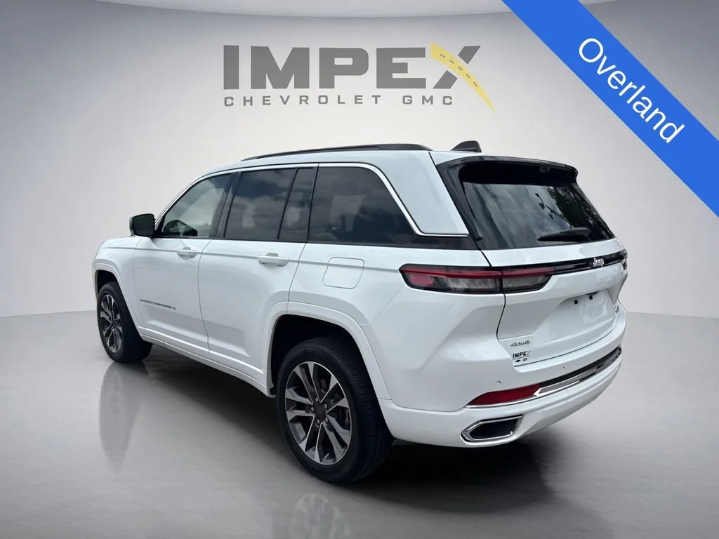 Used 2025  Jeep Overland image 3