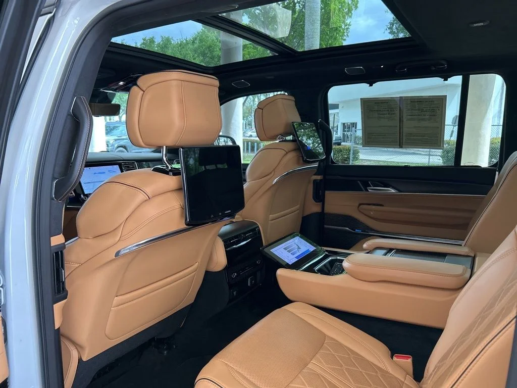 Used 2025 White/off-white Jeep Series III image 60