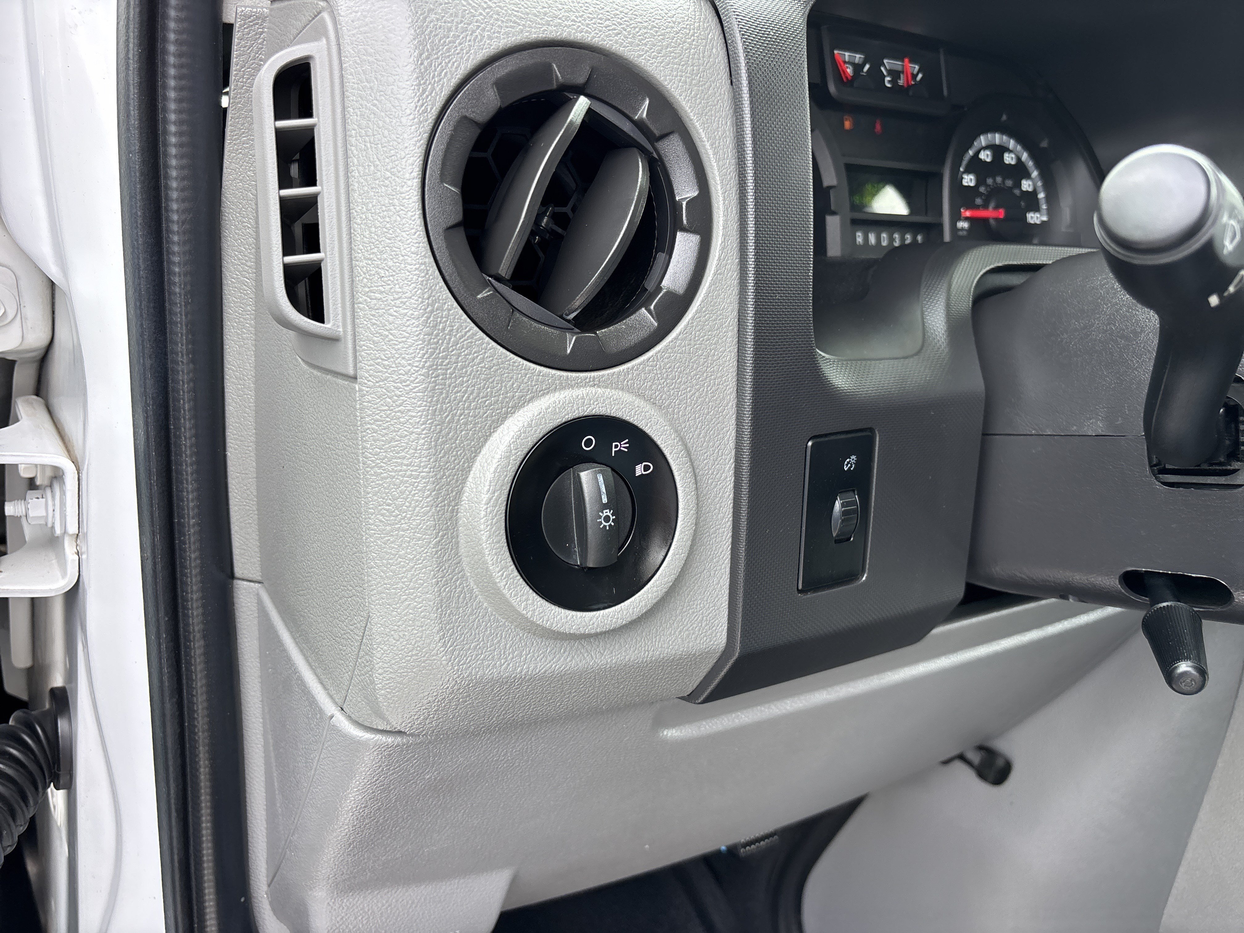 Used 2015 White Ford  image 16