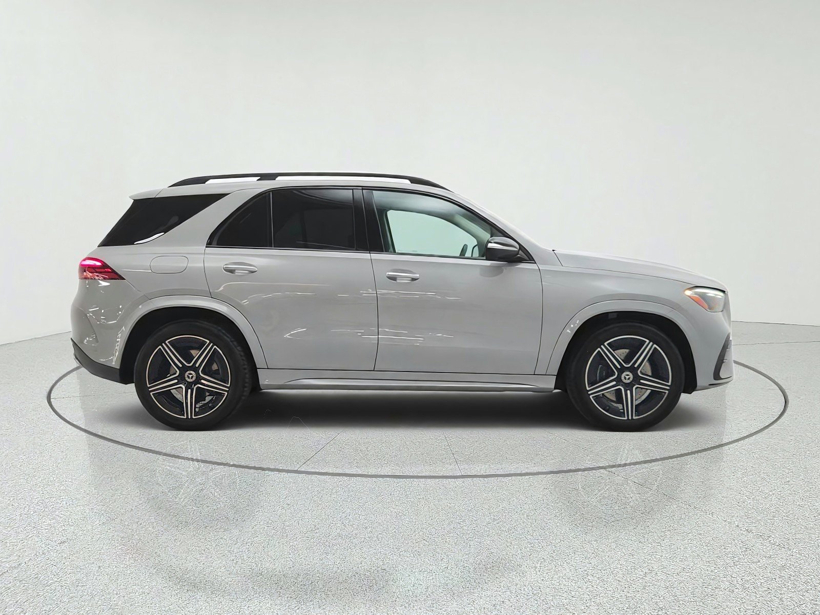 Certified Used 2025 MANUFAKTUR Alpine Grey Mercedes-Benz GLE 450e 4MATIC® SUV image 4