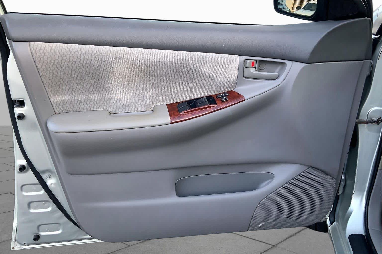 Used 2003 Lunar Mist Metallic Toyota LE image 18