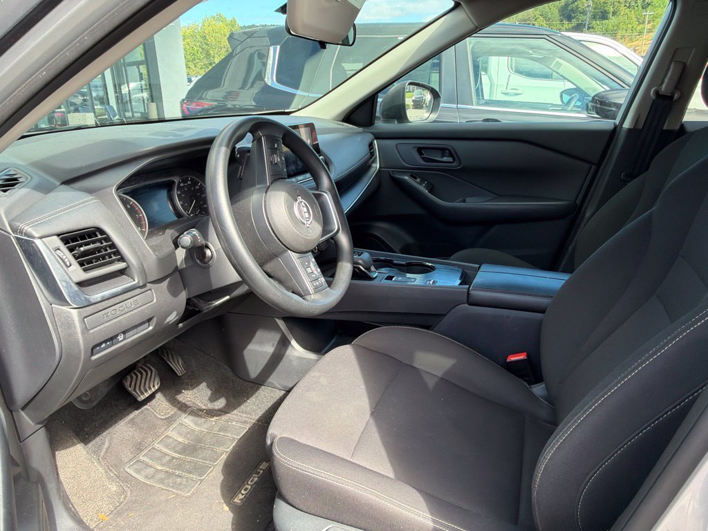 Used 2024 Silver Nissan S image 5