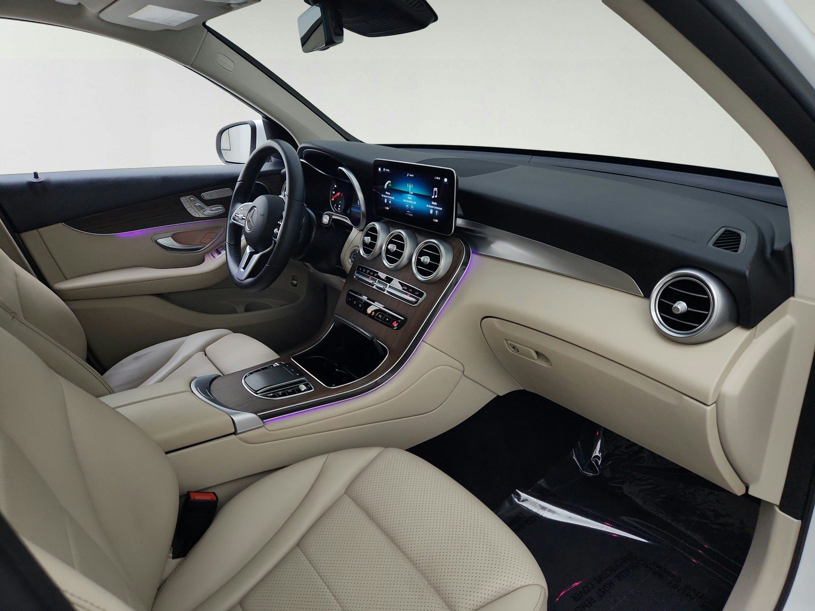 Certified Used 2022 Polar White Mercedes-Benz GLC 300 image 18