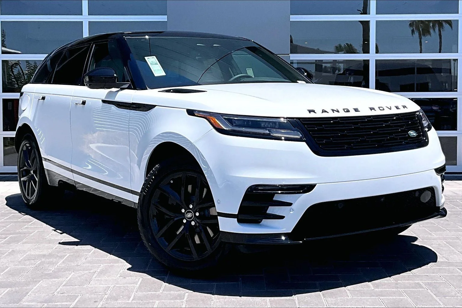New 2026 Fuji White Land Rover Dynamic SE image 2