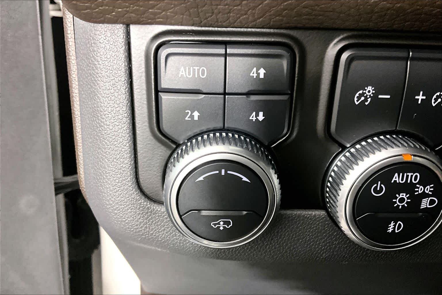 Used 2021 WHITE FROST TRICOAT GMC Denali image 34