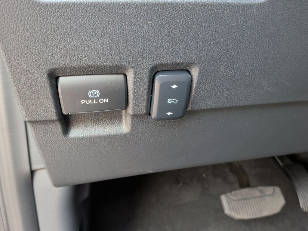 New 2026 Carbonized Gray Metallic Ford F-250® Platinum® image 17