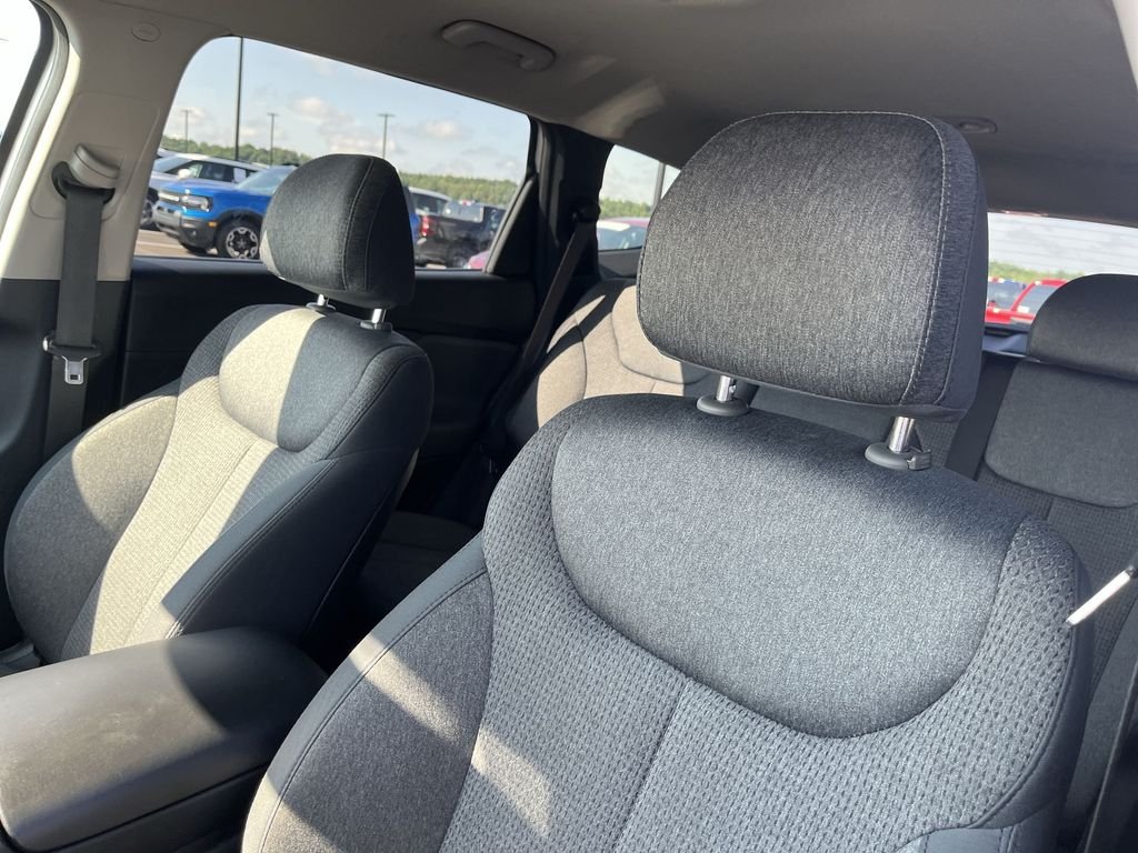 Used 2023 Silver Hyundai SEL image 11