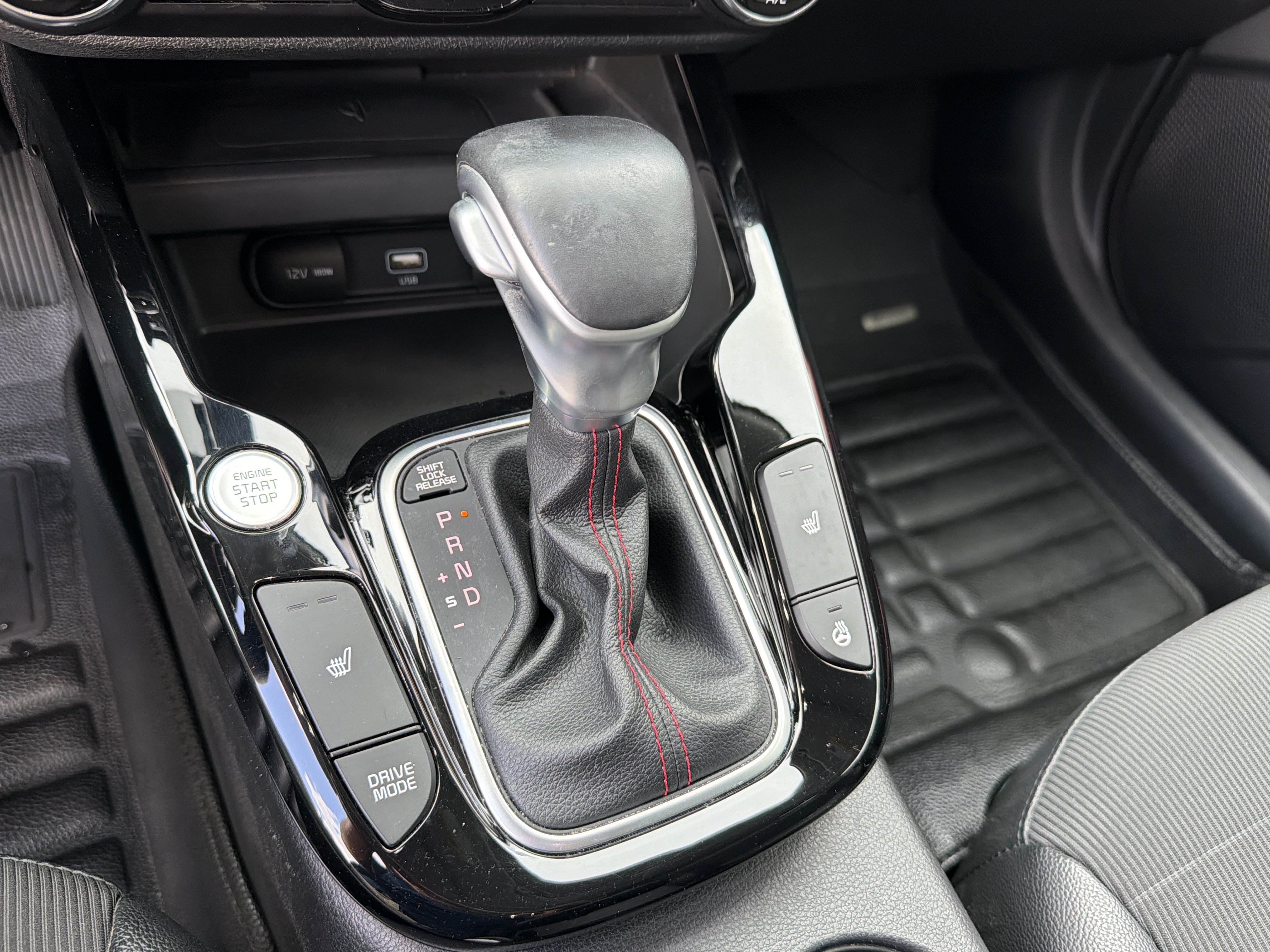 Used 2021 Snow White Pearl Kia Turbo image 25