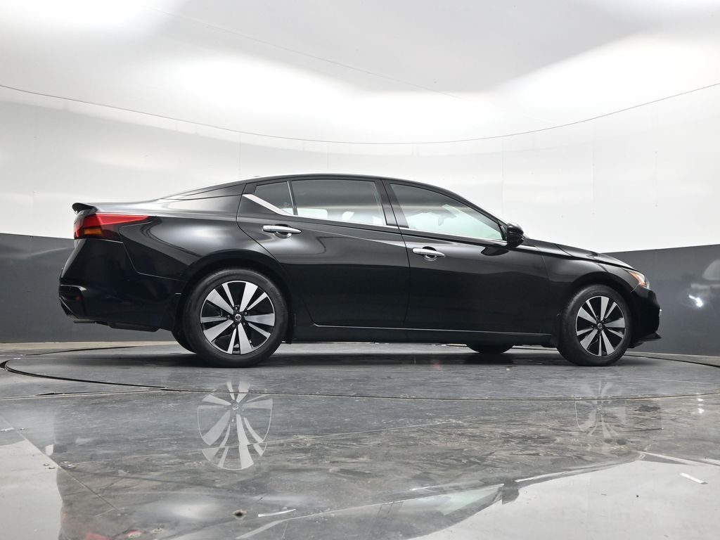 Used 2022 Black Nissan 2.5 SL image 34