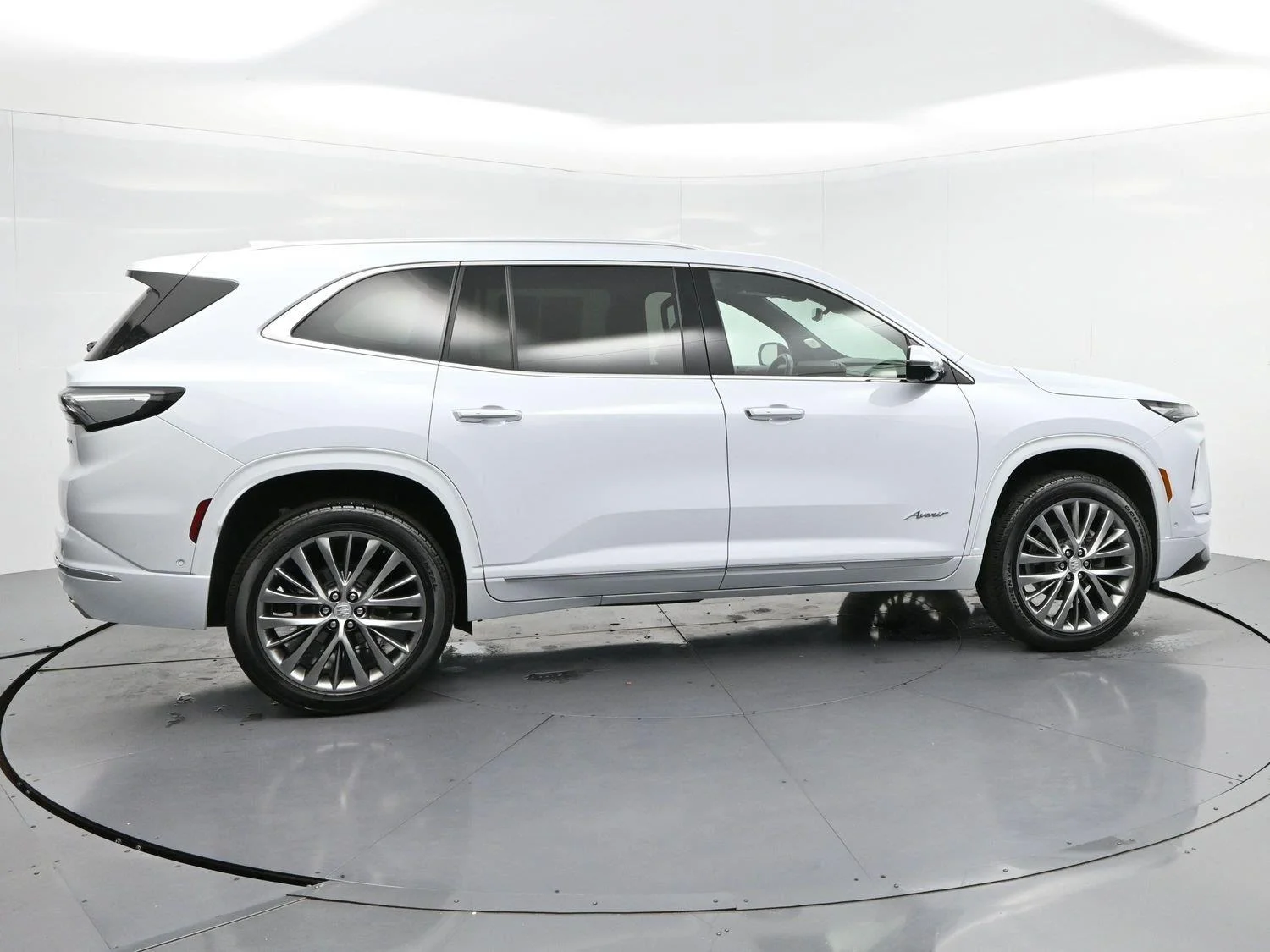 Used 2026 Iridescent White Tricoat Buick Avenir image 8