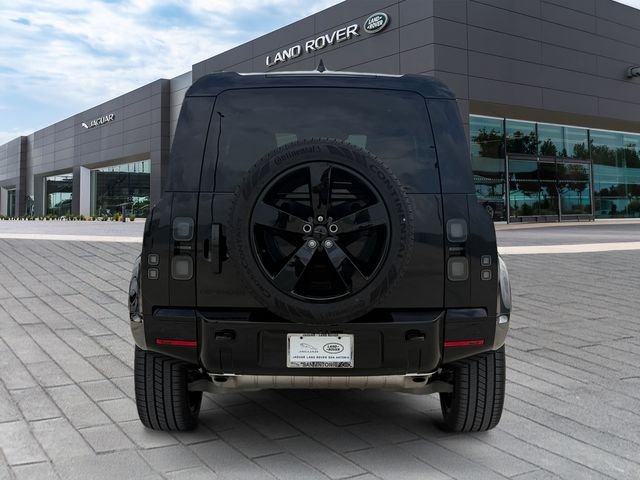 New 2026 Santorini Black Land Rover X-Dynamic SE image 4