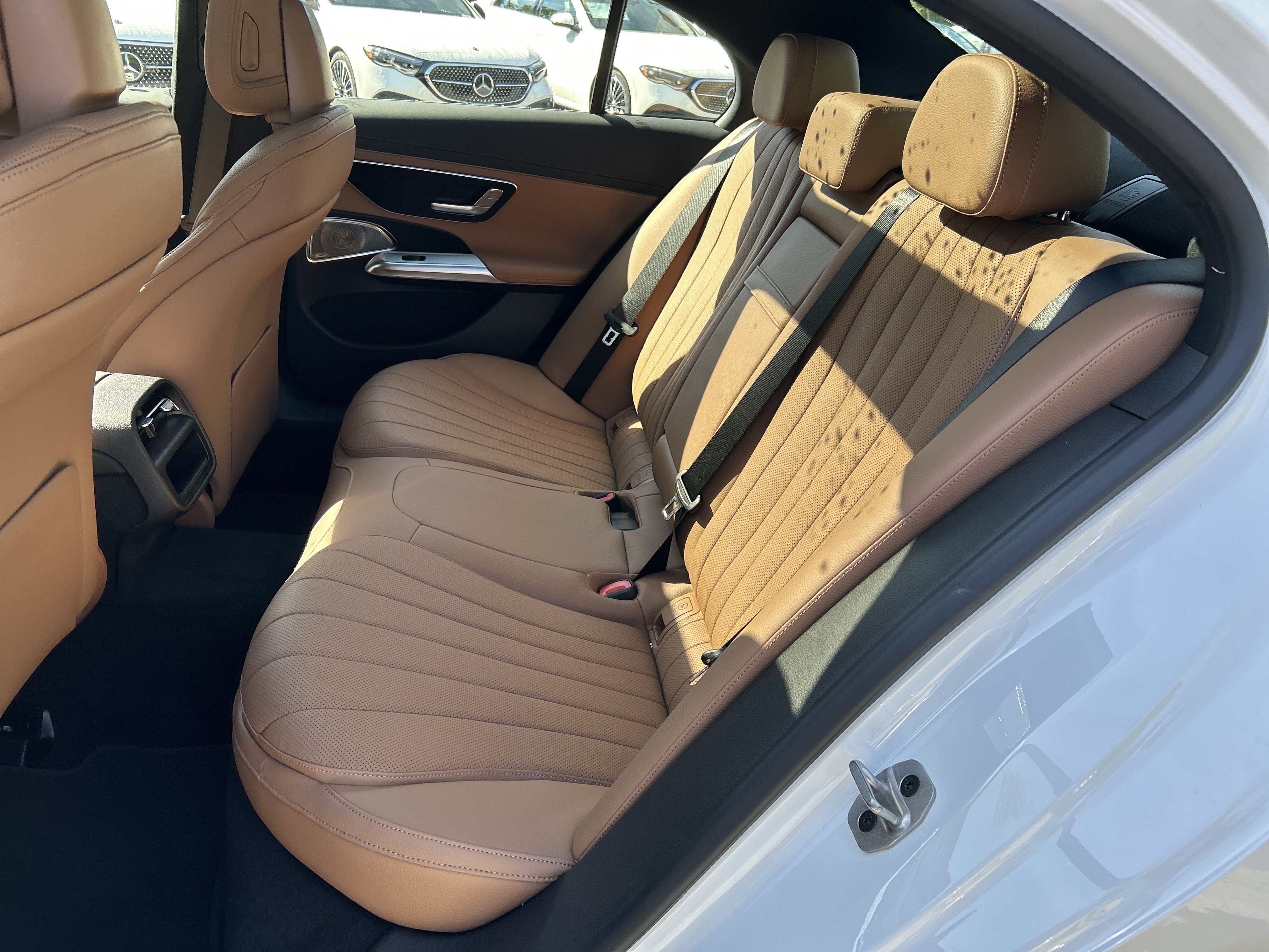 New 2026 MANUFAKTUR Moonlight White Metallic Mercedes-Benz E 450 4MATIC® Sedan image 37