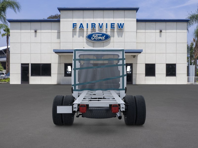 New 2026 Oxford White Ford Cutaway image 5