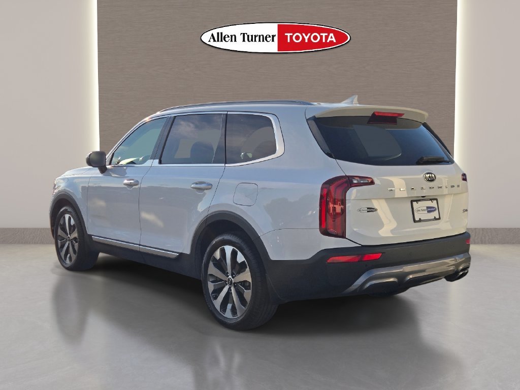 Used 2020 White Kia S image 9