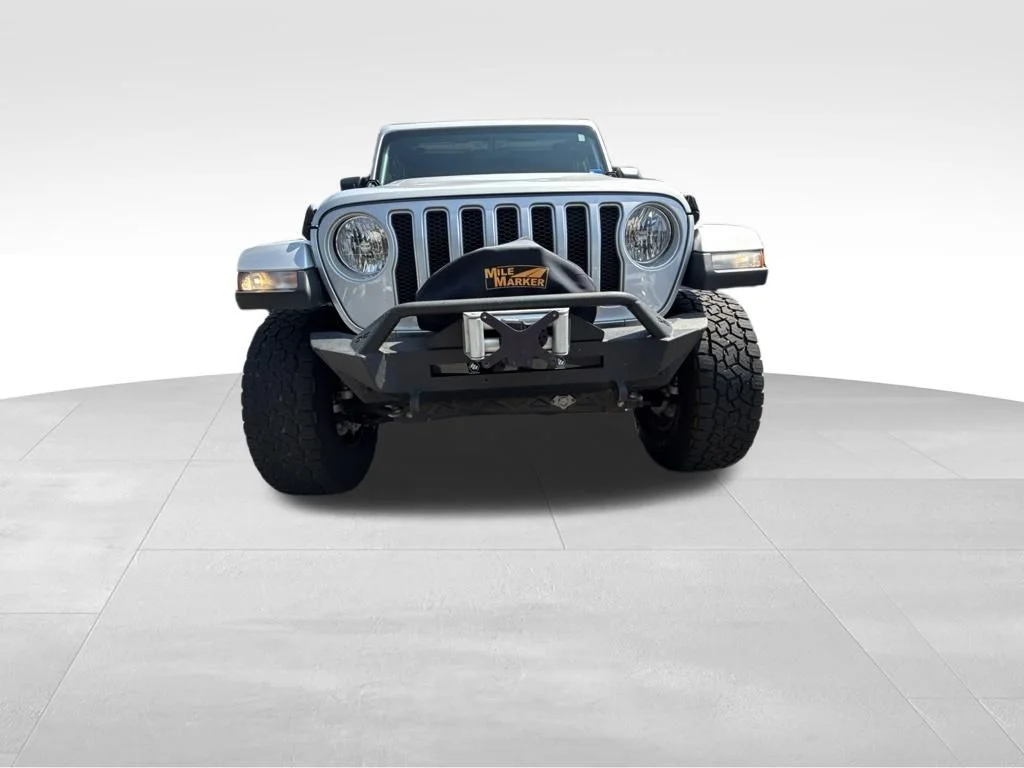 Used 2022 Silver Jeep Unlimited Sahara image 10