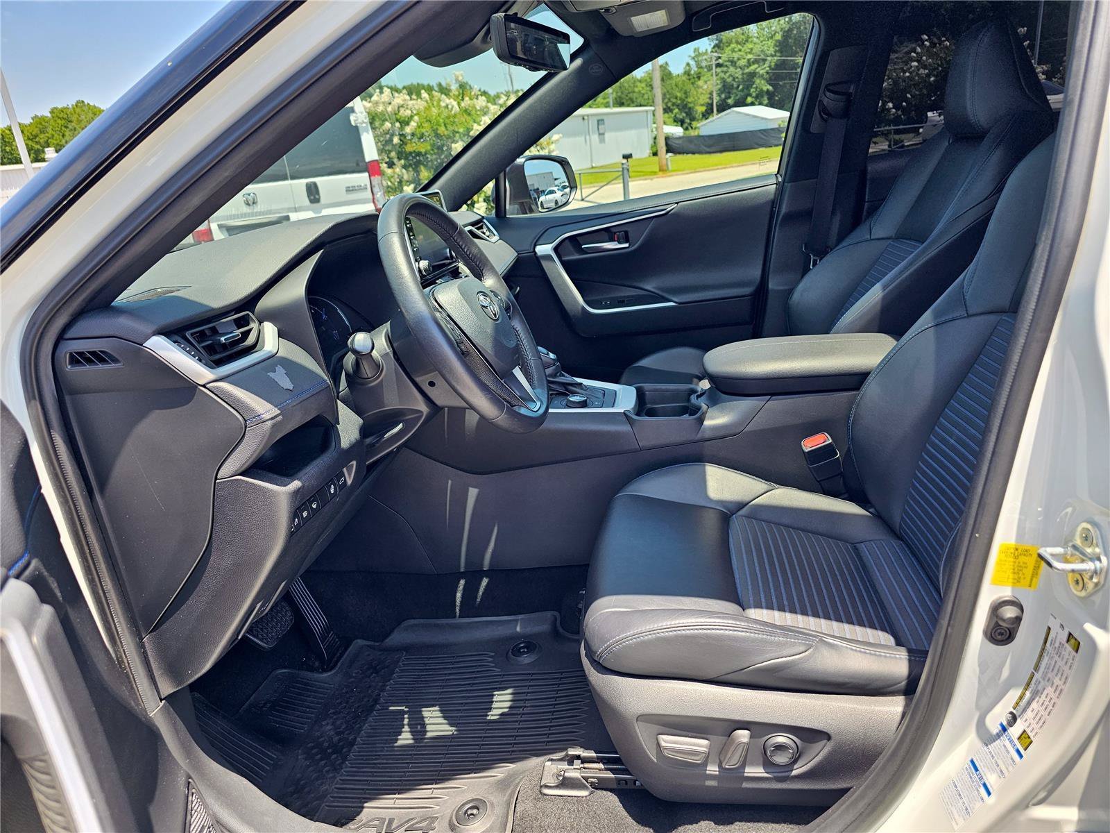 2021 Toyota RAV4 XSE - Photo 17