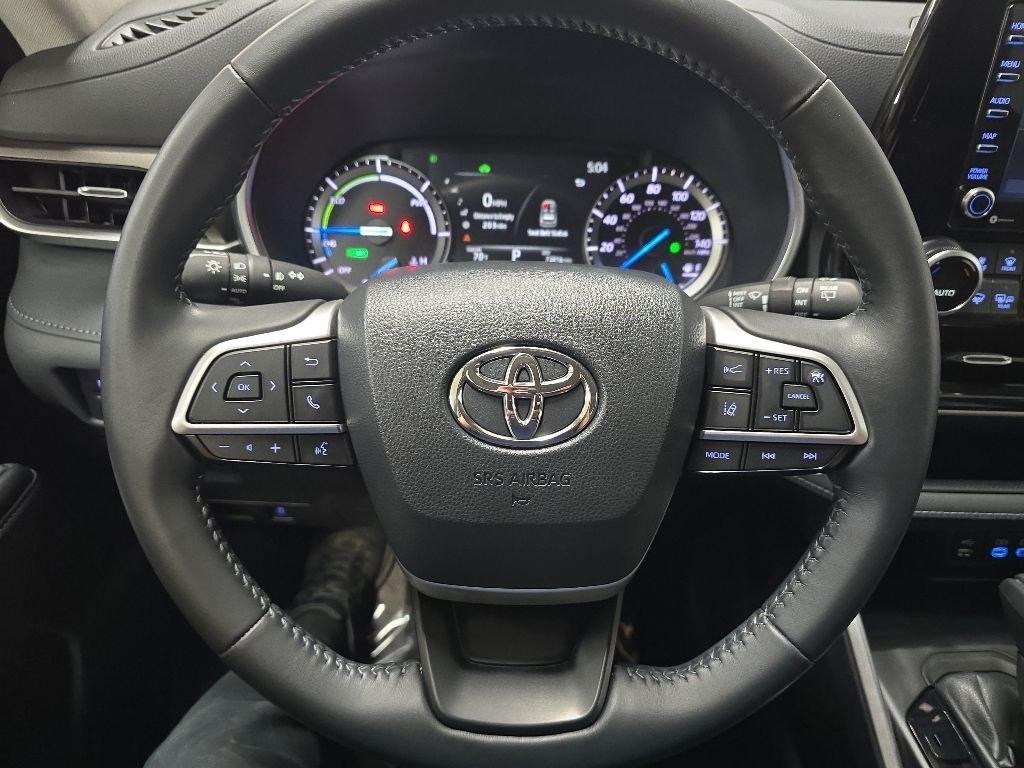 Used 2022 Black Toyota XLE image 19