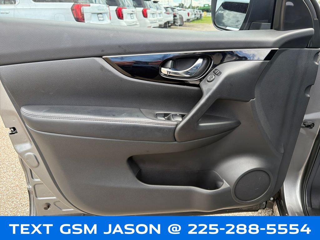 Used 2019 Gray Nissan SL image 13