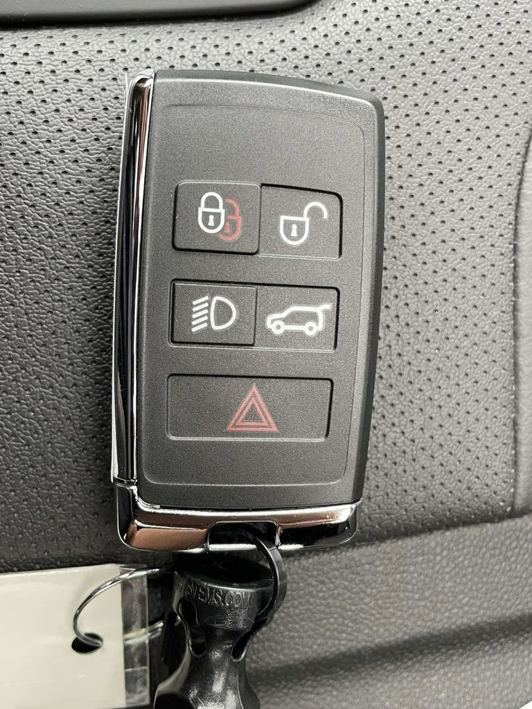 New 2026 Carpathian Grey Land Rover SE image 41