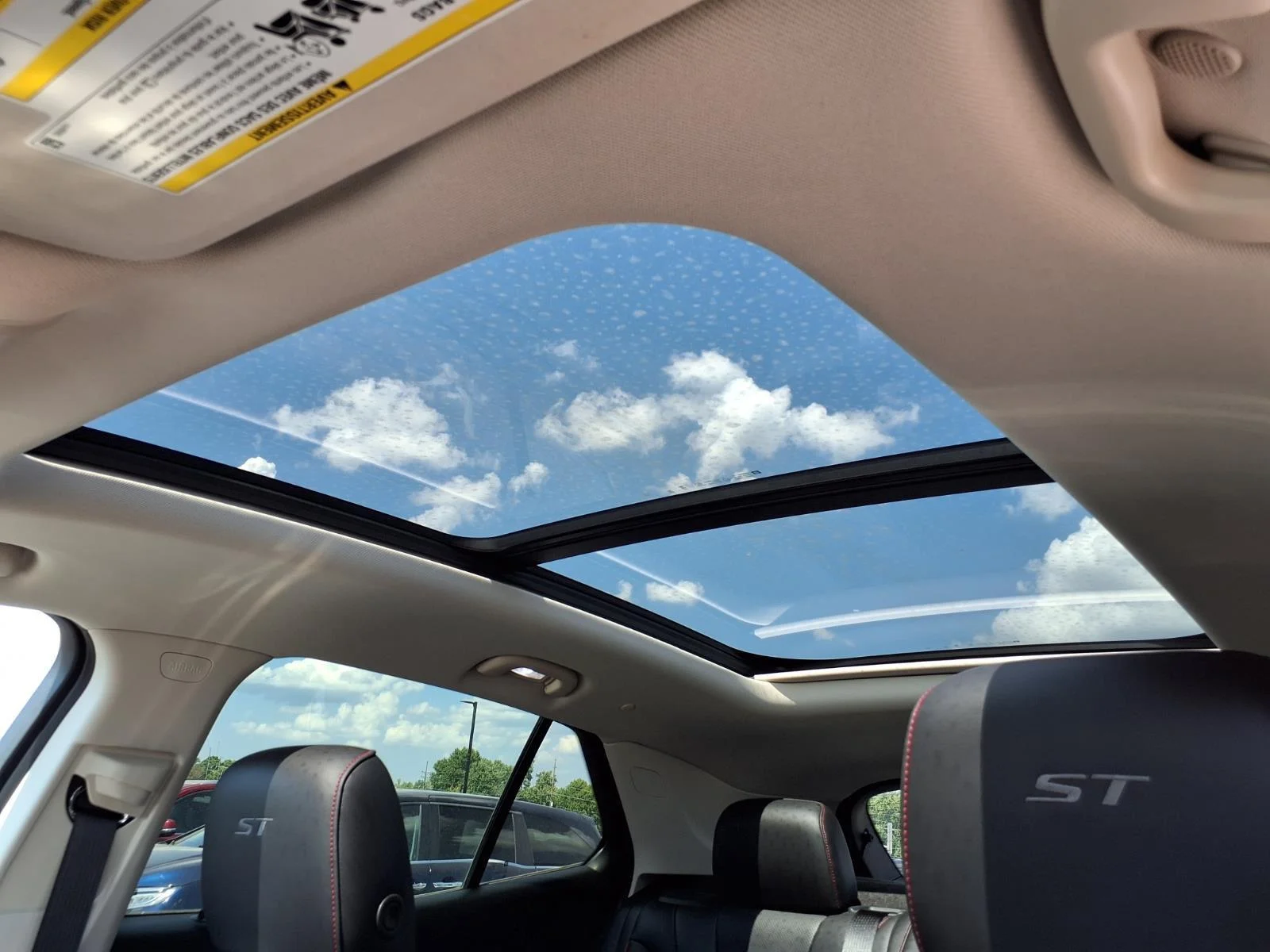 Used 2023 Summit White Buick Essence image 20
