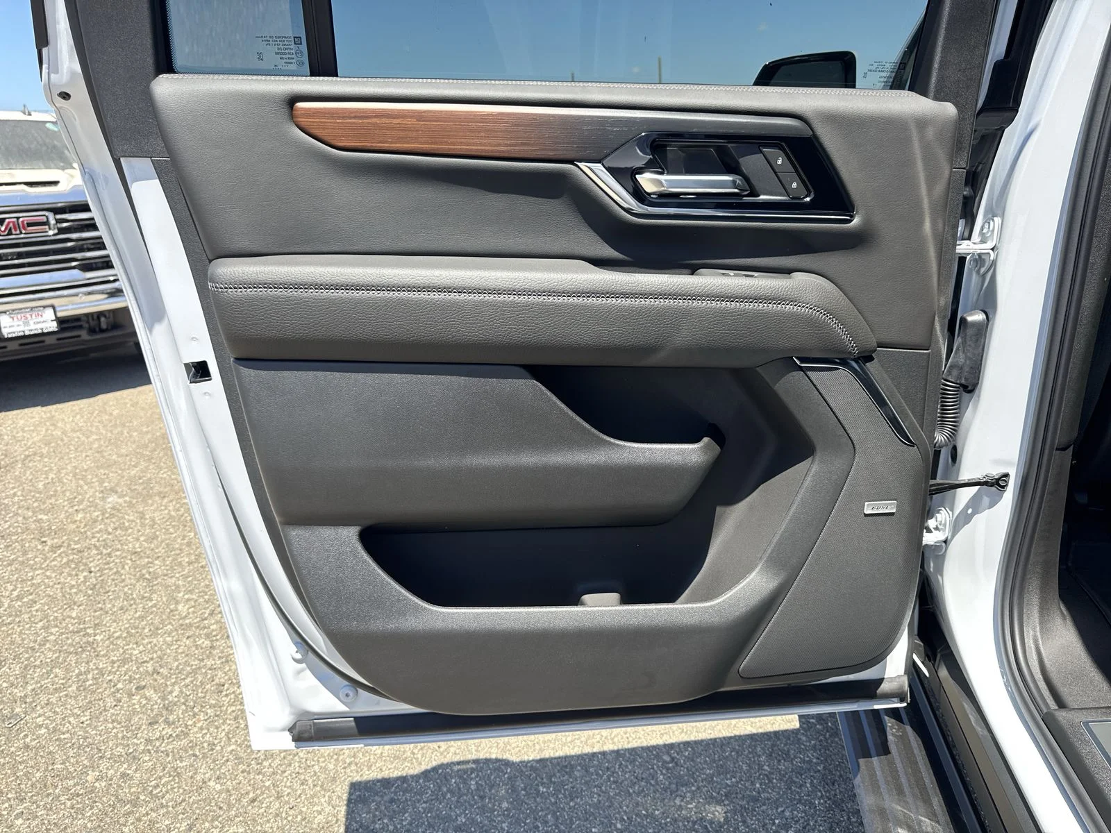 2026 GMC Yukon XL Denali - Photo 32