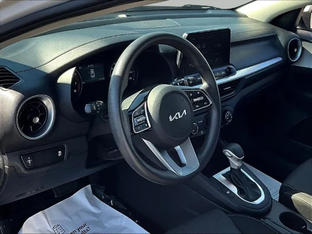 Used 2024 White Kia LXS image 17