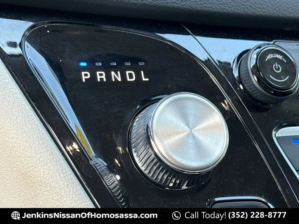 Used 2023 White Chrysler LX image 37