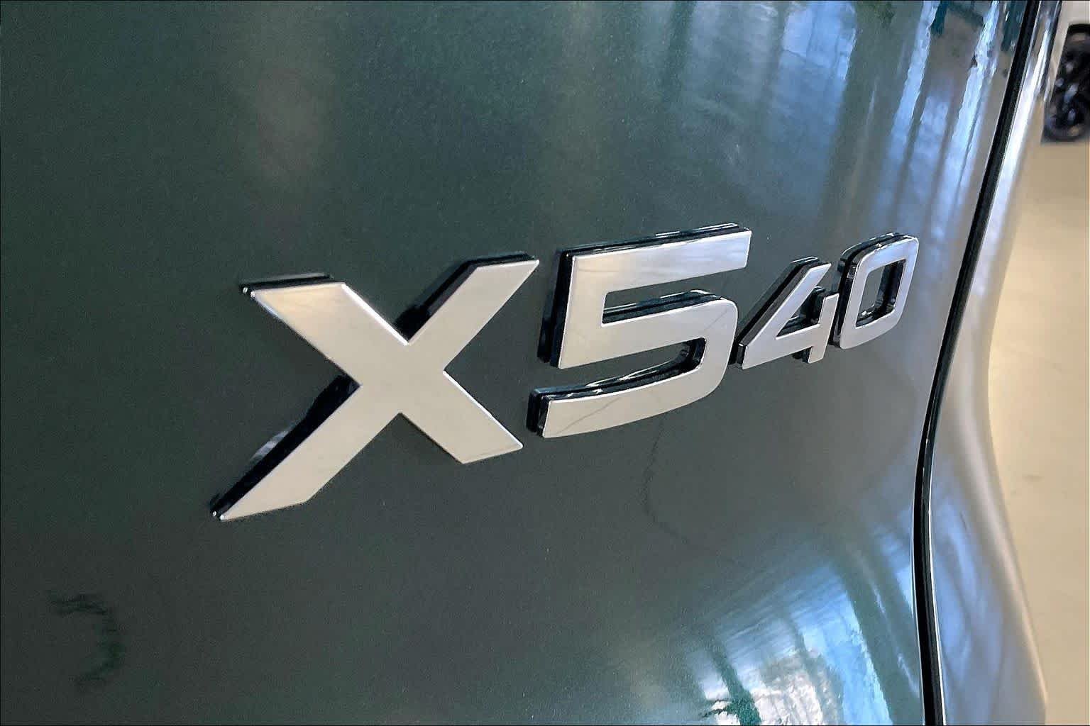 New 2027 Vancouver Green Metallic BMW 40 xDrive image 15