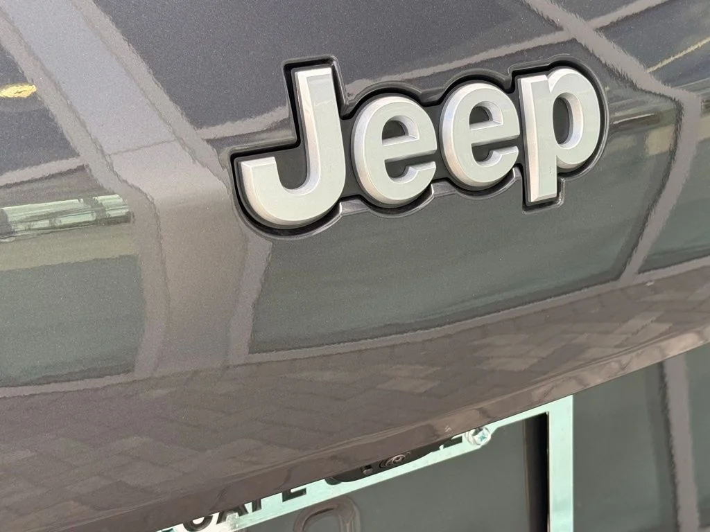 New 2026 Baltic Gray Metallic Clear-Coat Exterior Paint Jeep Limited image 36