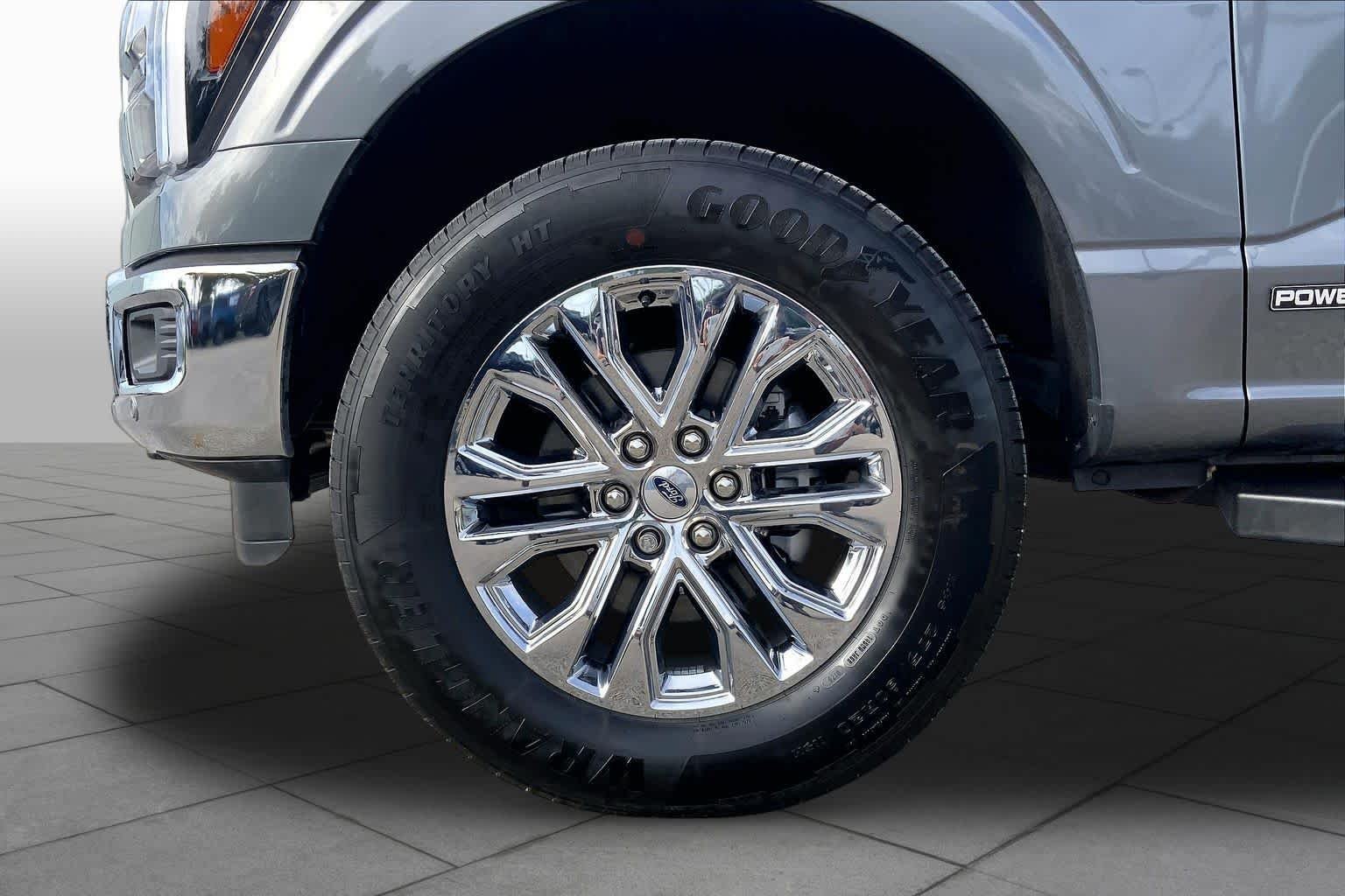Used 2026 Carbonized Gray Metallic Ford LARIAT image 11