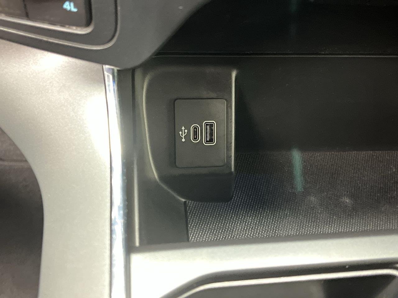 Used 2025 Iconic Silver Ford XLT image 25