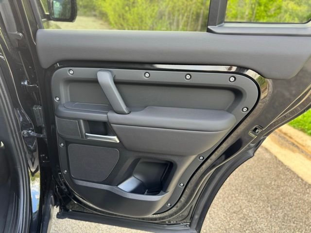 New 2026 Santorini Black Land Rover X-Dynamic SE image 15