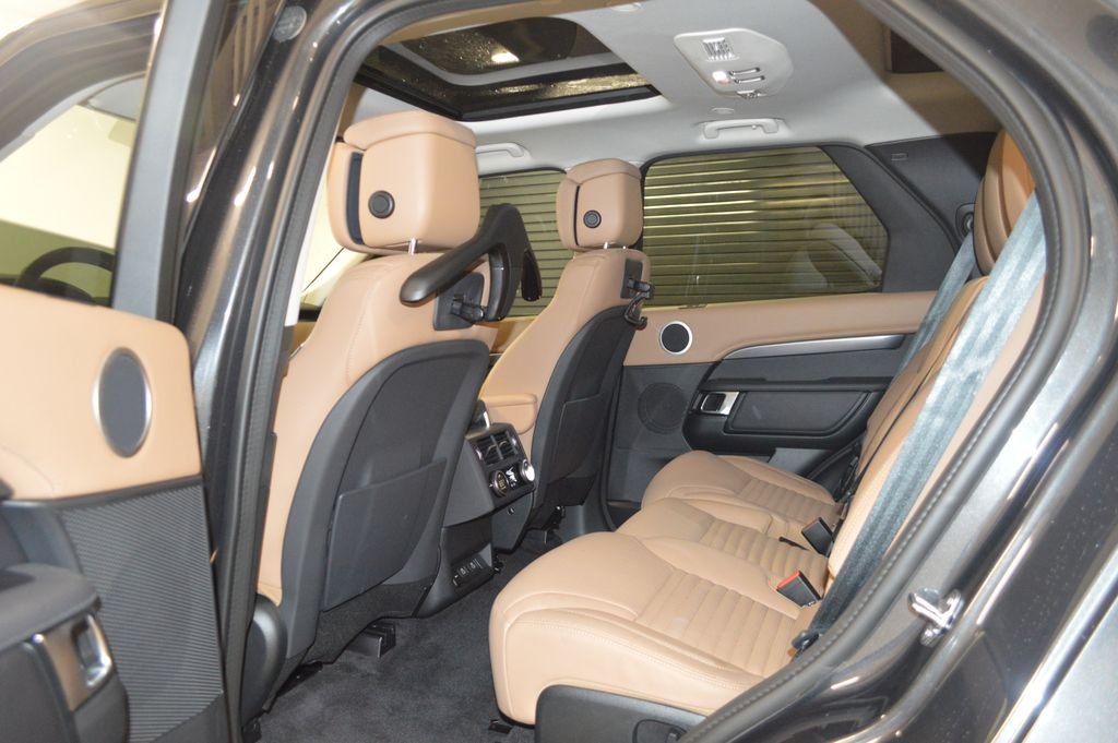 Used 2025 Gray Land Rover Metropolitan Edition image 38