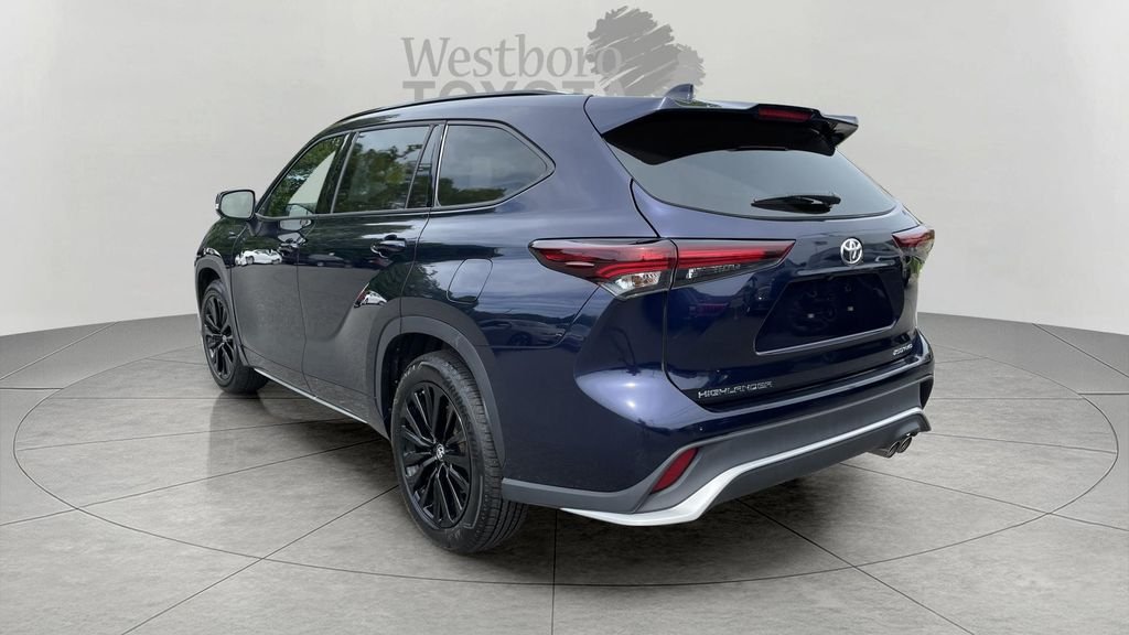Used 2025  Toyota XSE image 5