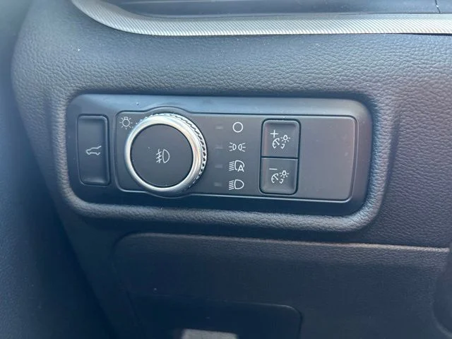 Used 2023 Silver Ford XLT image 15