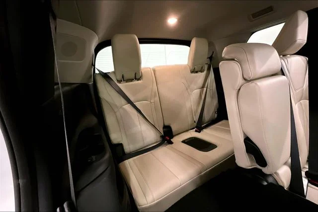 Used 2024 Majestic White INFINITI LUXE image 32