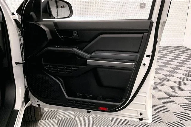 2025 Toyota Tacoma SR5 - Photo 21