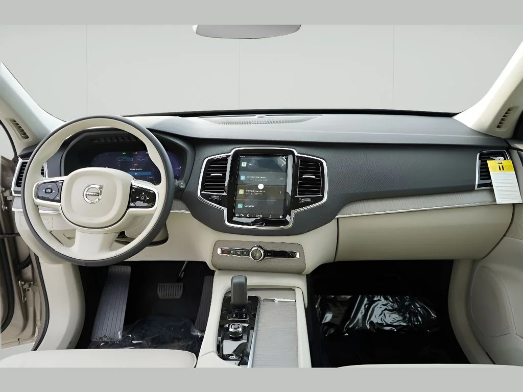 2025 Volvo XC90 Plus - Photo 22