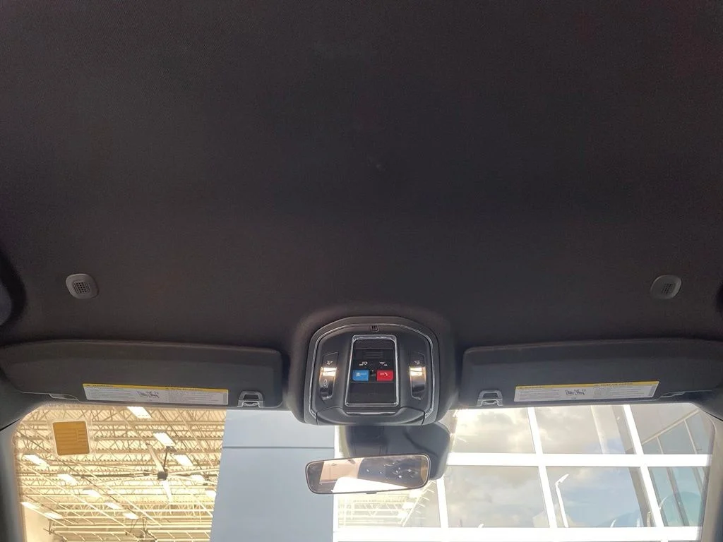 Used 2025 White Jeep Laredo image 15