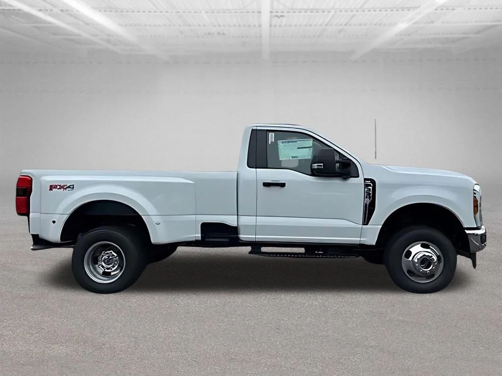 New 2026 Oxford White Ford F-350® XLT image 9