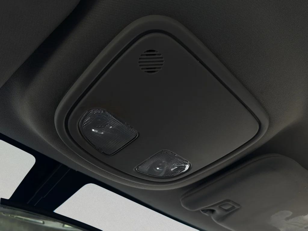 Used 2009 Carbon Black Metallic Pontiac Base image 12