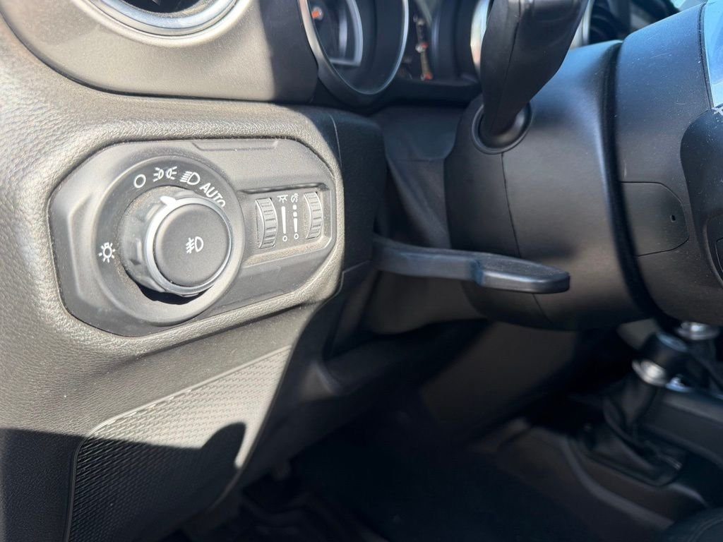 Used 2020 White Jeep Unlimited Sahara image 19