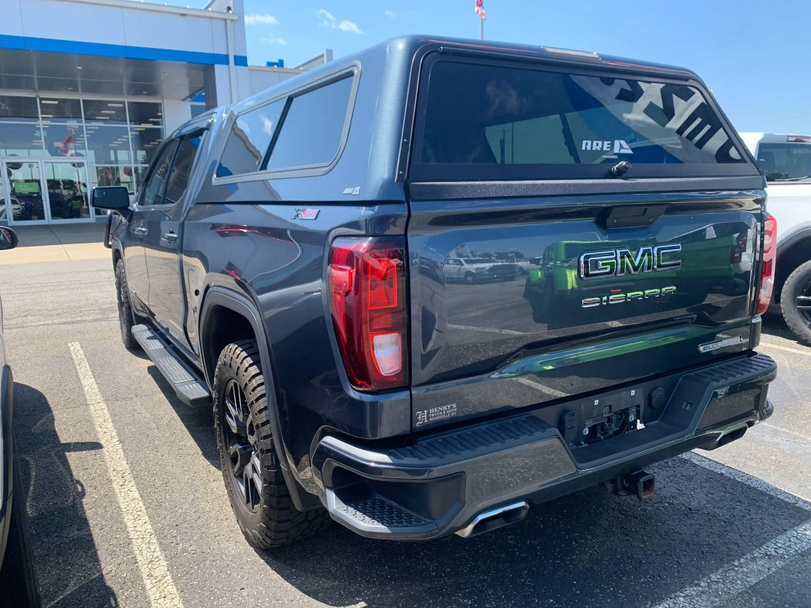 Used 2021 DARK SKY METALLIC GMC Elevation image 4